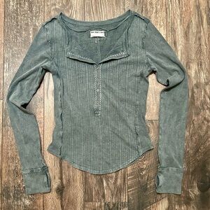 Free People We the Free long sleeve top size small NWOT